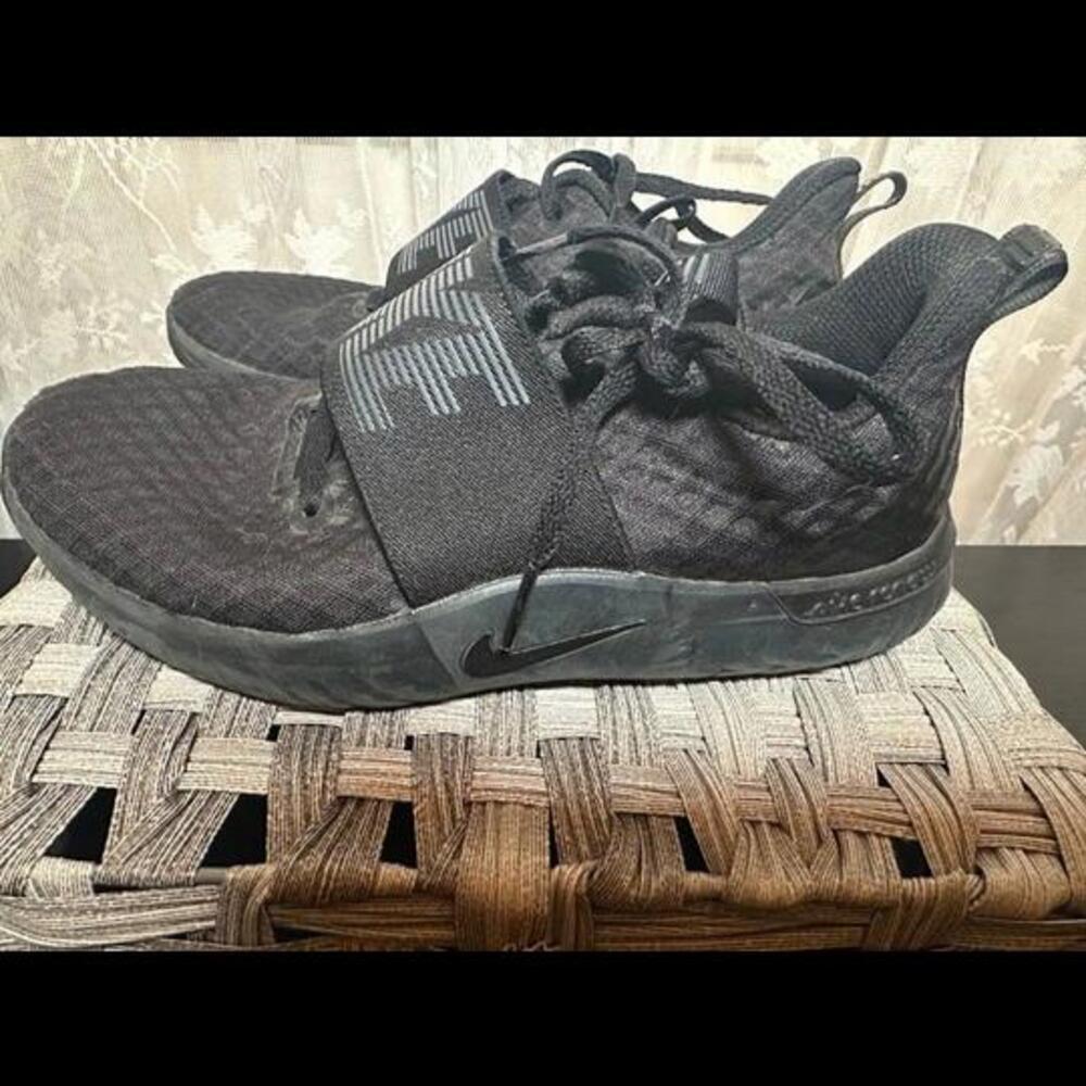 Nike Black Athletic Shoes - Comfortable and Stylish - Picture 2 of 5